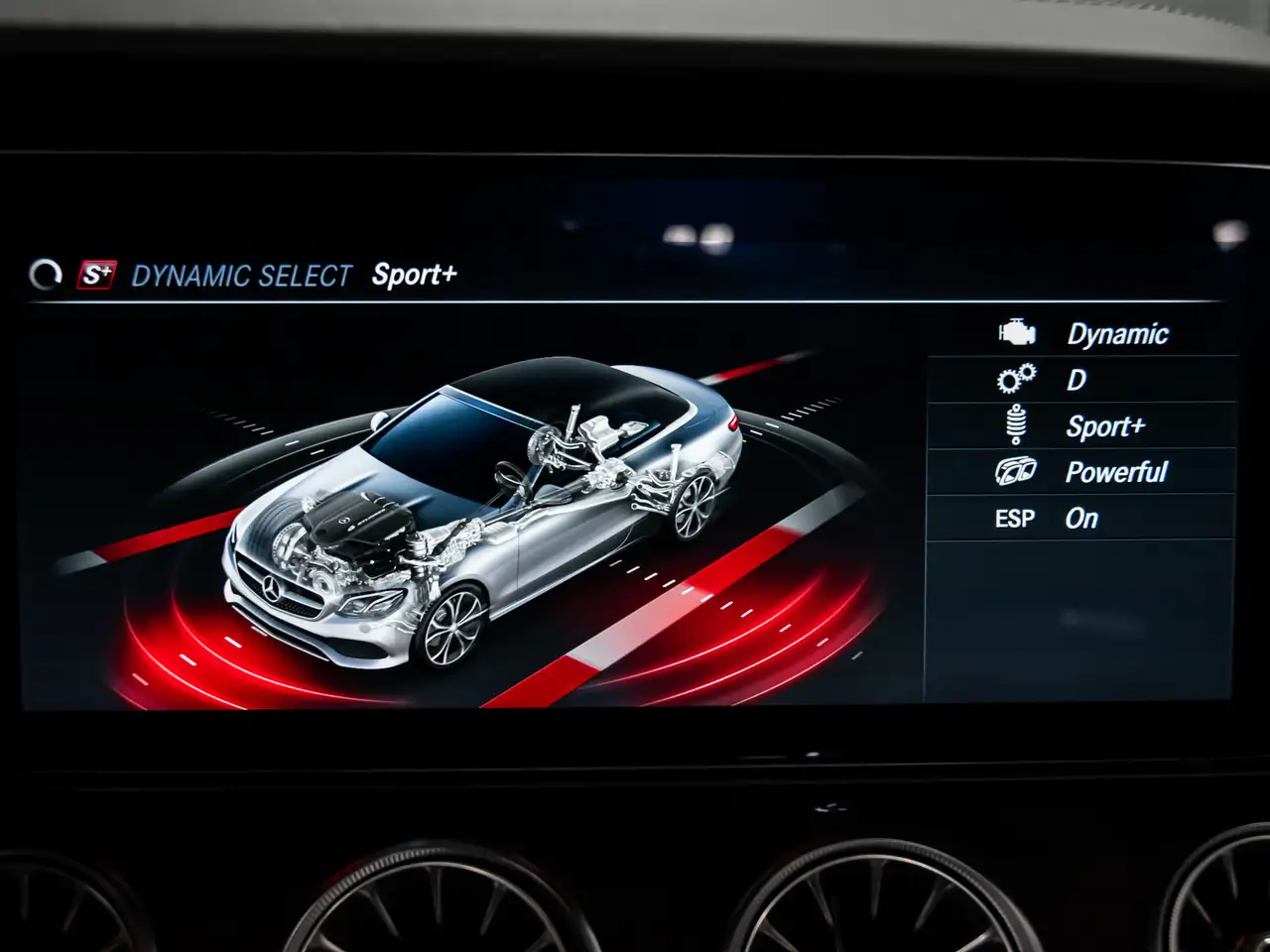 Mercedes-Benz E-Class снимка Mercedes-Benz E-Class