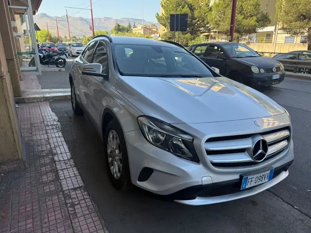 Mercedes-Benz GLA 180 GLA-X156 2014 d (cdi) Executive auto