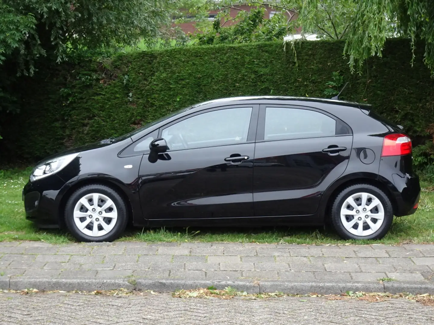 Kia Rio 1.2 CVVT BusinessLine met Radio en Airco Zwart - 2