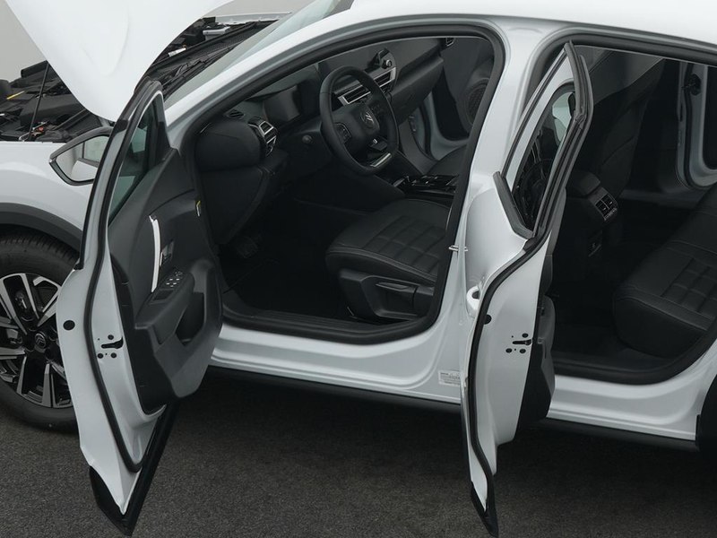 Citroen C4 Hybrid 145 Doppelkupplung 6-Gang MAX — photo 16
