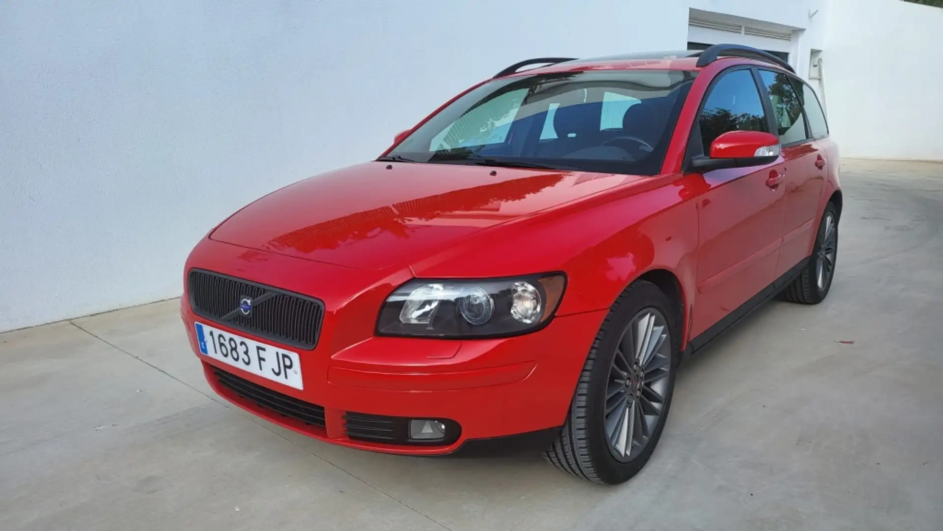 Volvo V50 2.4i Momentum Rouge - 1