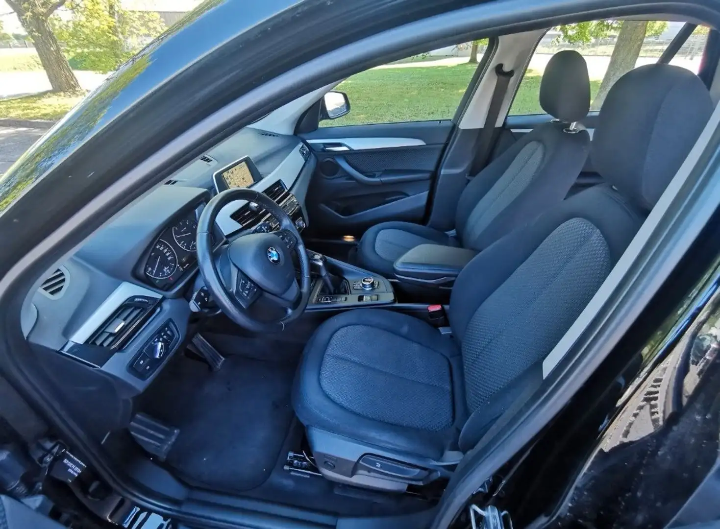 BMW X1 X1 sDrive18d Aut. crna - 2