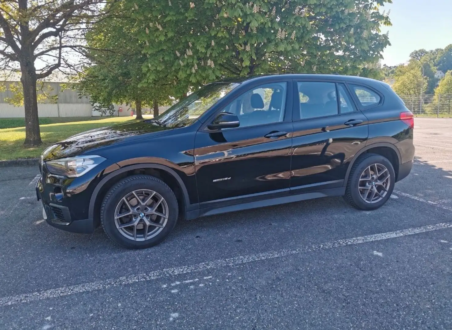 BMW X1 X1 sDrive18d Aut. crna - 1