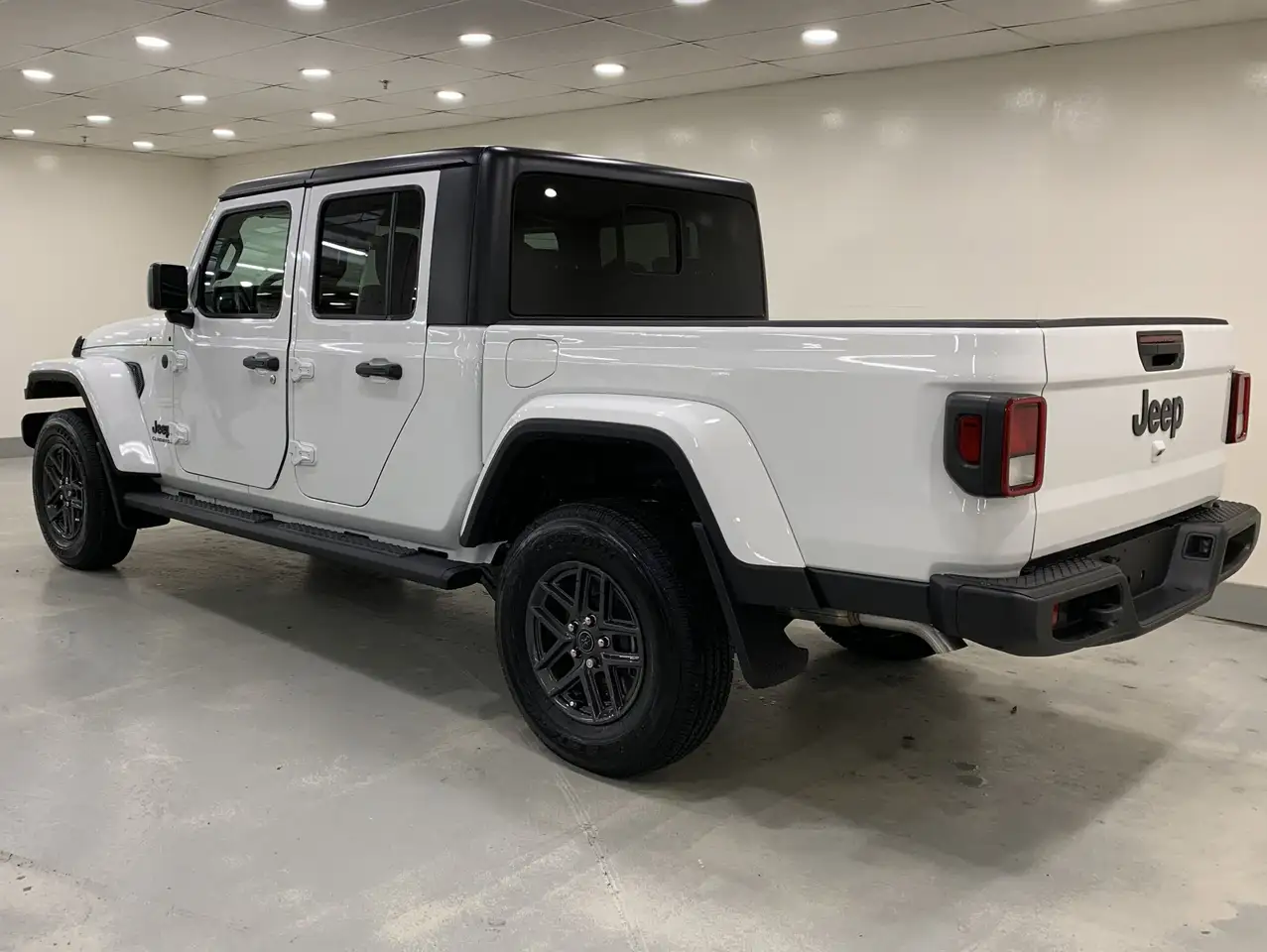 Jeep Gladiator снимка Jeep Gladiator
