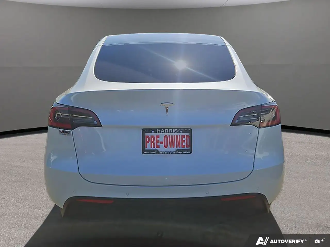Tesla Model Y снимка Tesla Model Y