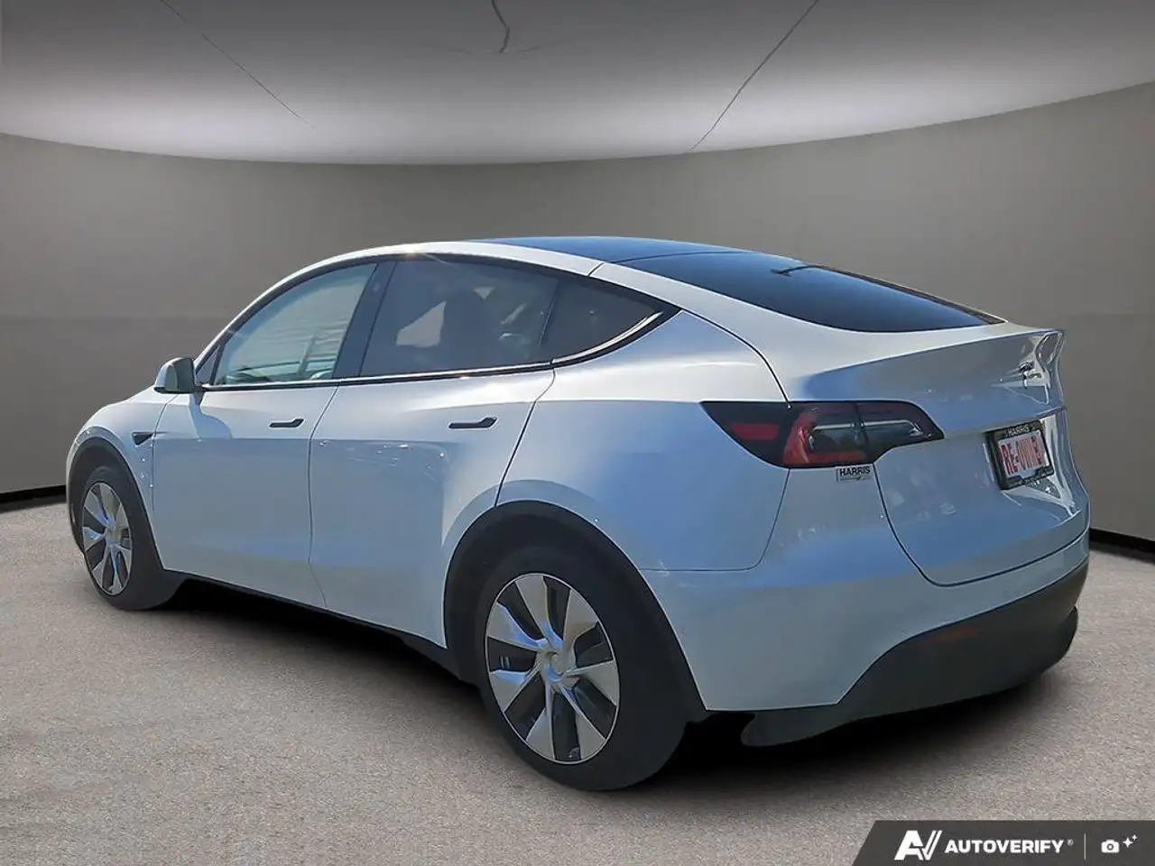 Tesla Model Y снимка Tesla Model Y