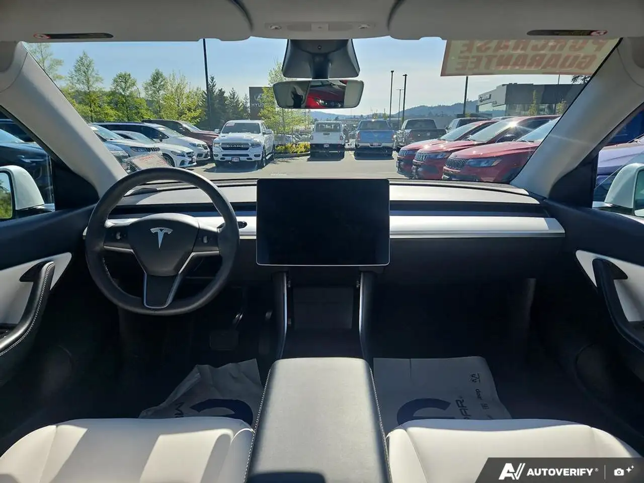 Tesla Model Y снимка Tesla Model Y