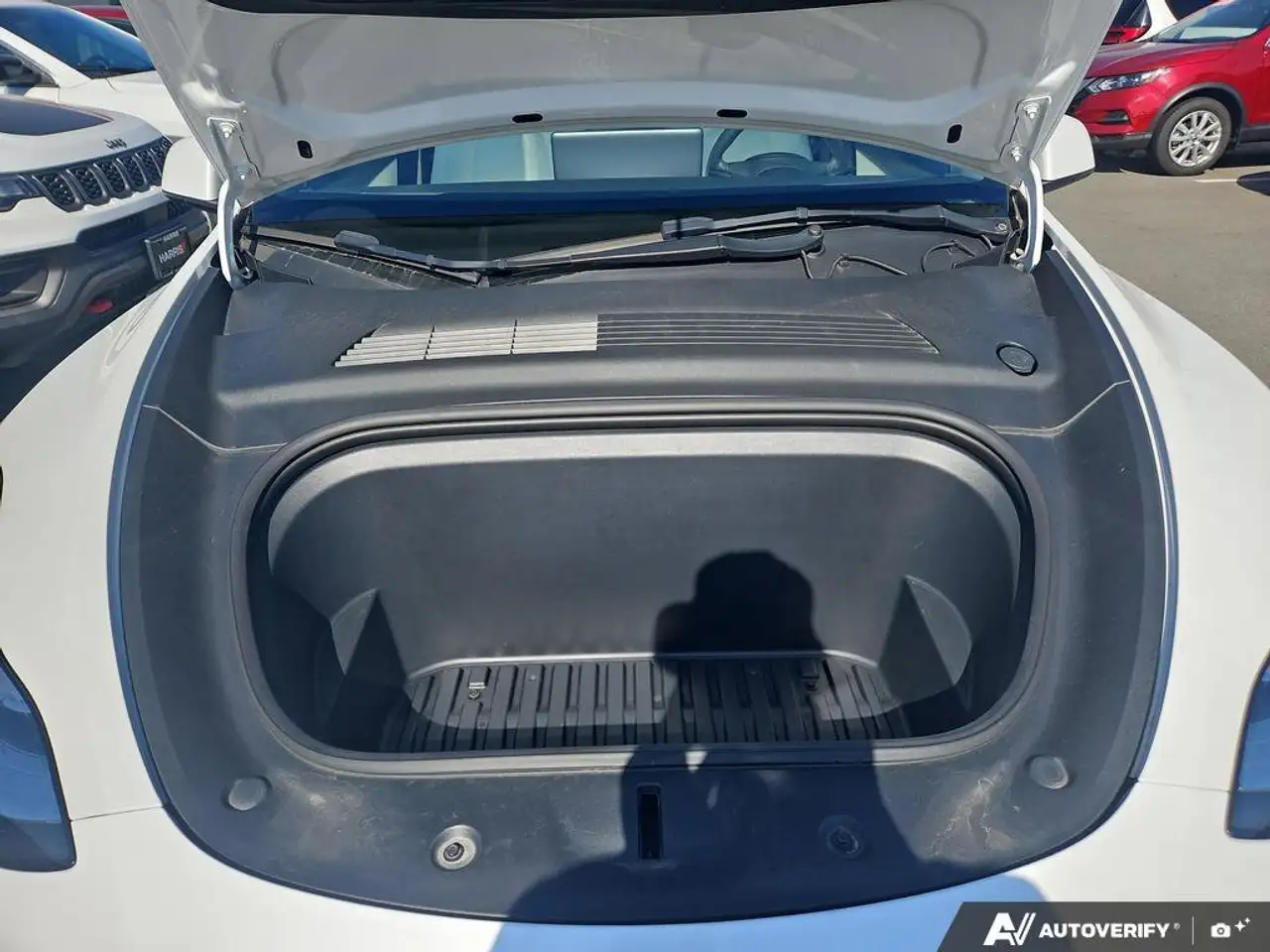 Tesla Model Y снимка Tesla Model Y