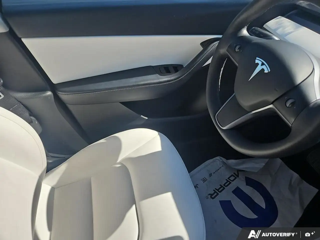 Tesla Model Y снимка Tesla Model Y