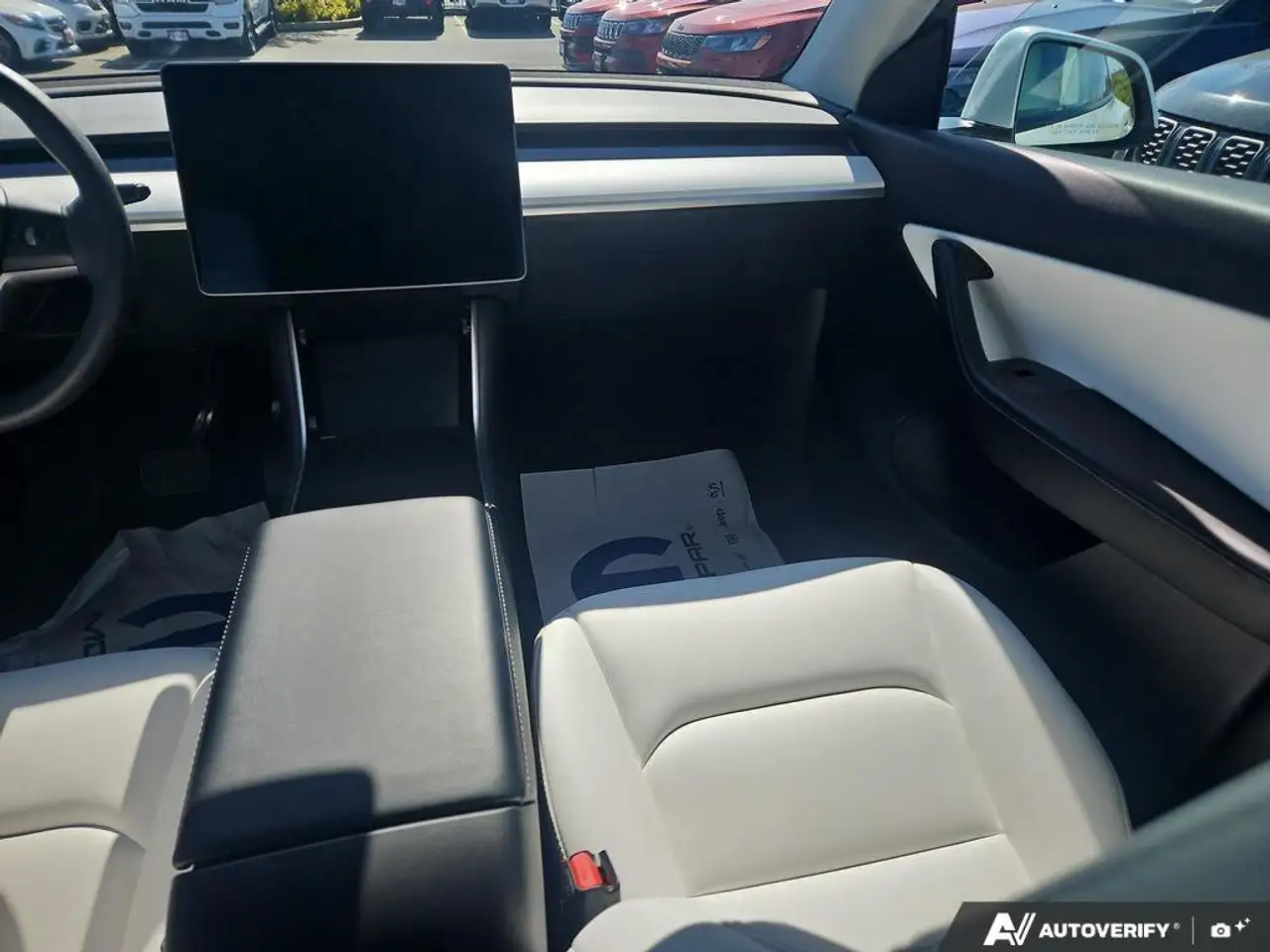Tesla Model Y снимка Tesla Model Y