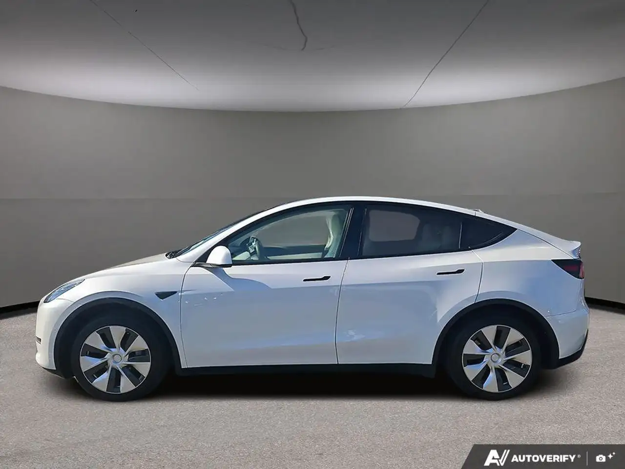 Tesla Model Y снимка Tesla Model Y
