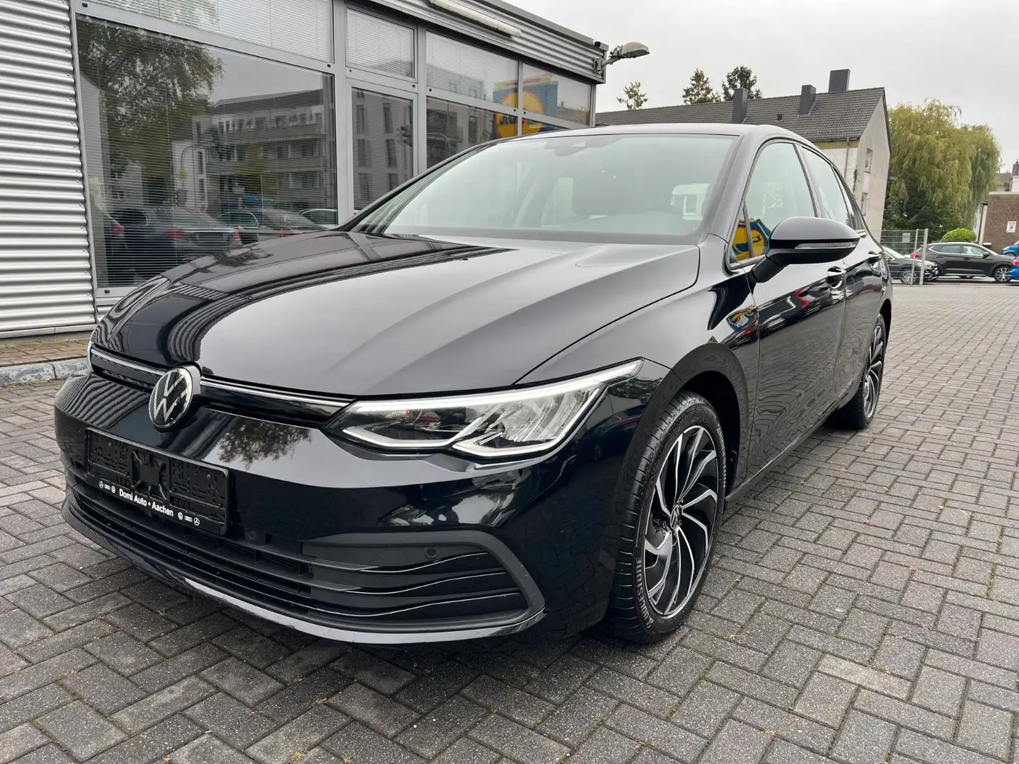 Volkswagen Golf VIII Lim. Life/1 Hand/Unfallfrei Schwarz - 1