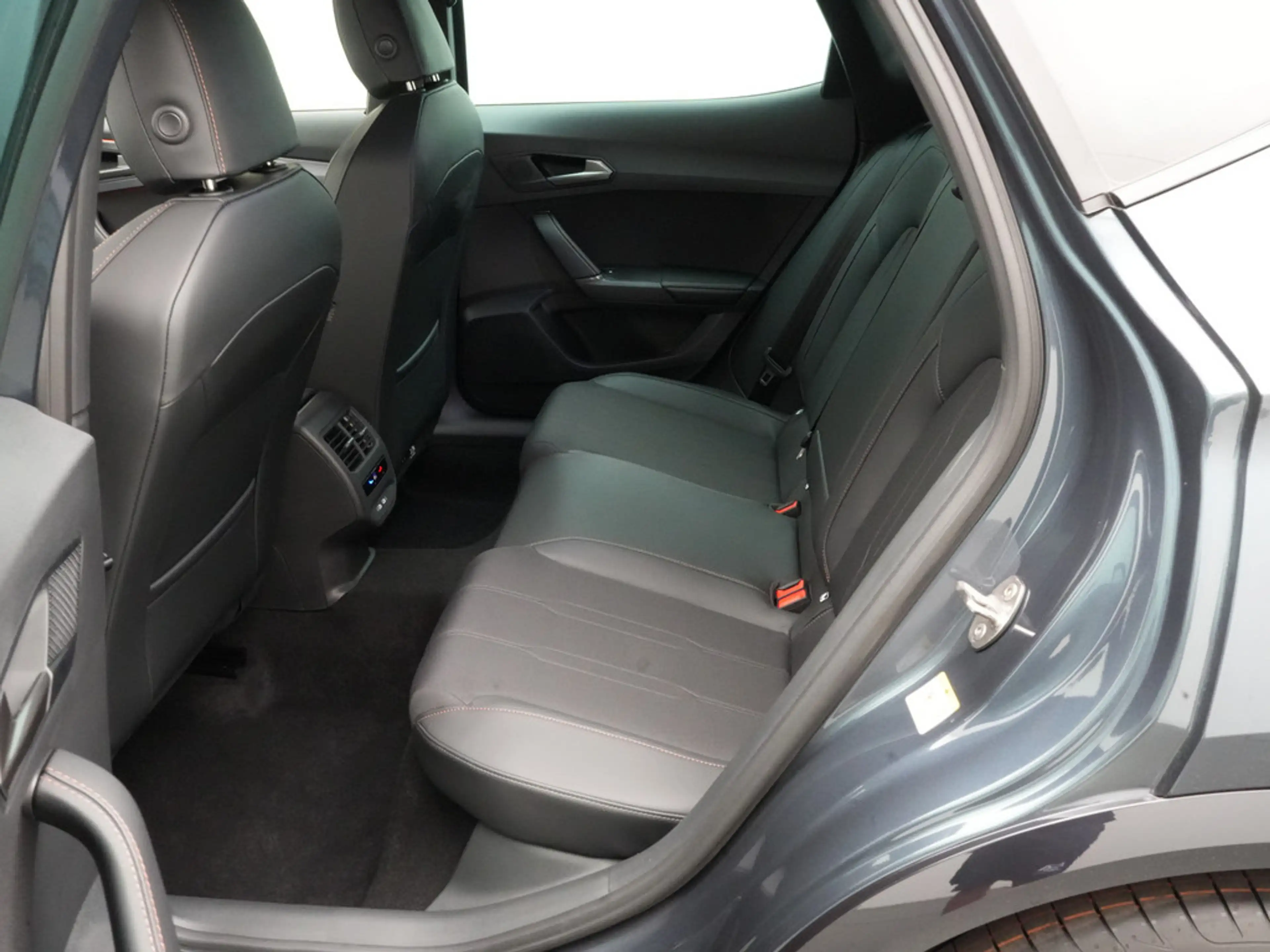 CUPRA Formentor DSG e-Hybrid MATRIX AHK DCC 360° — photo 8