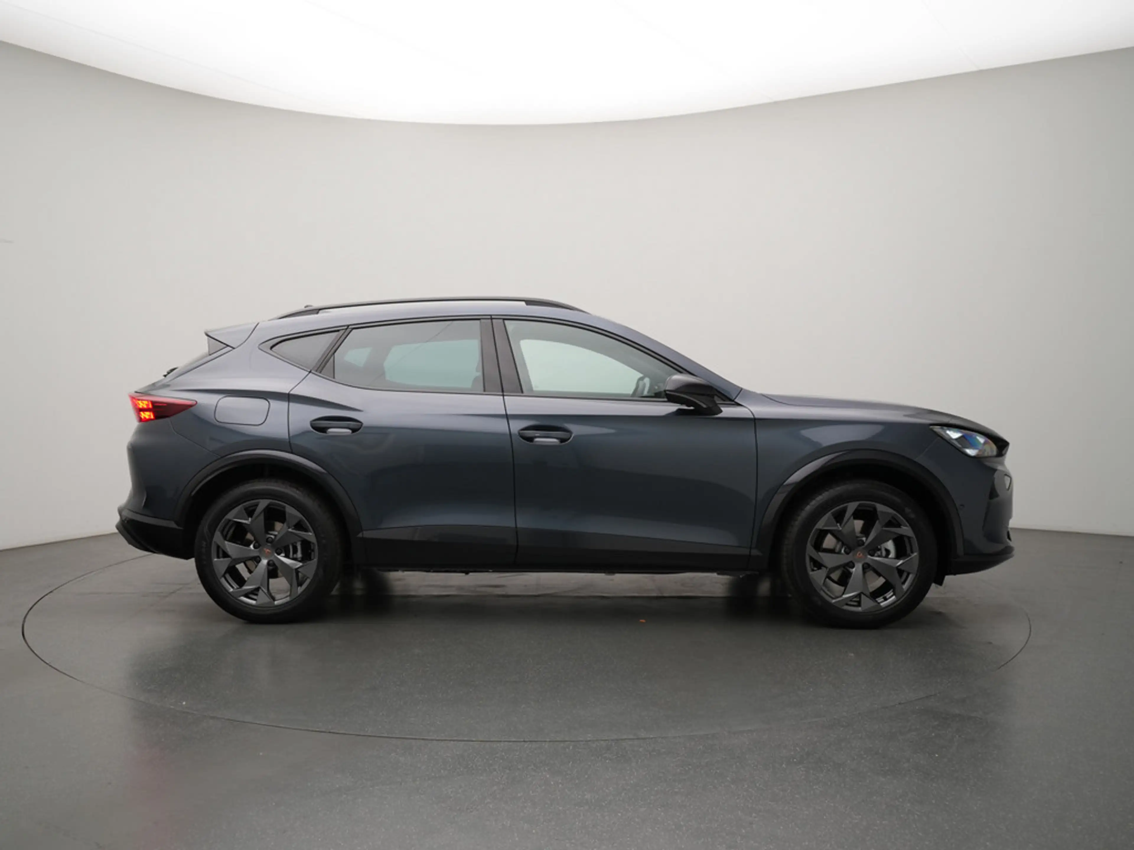 CUPRA Formentor DSG e-Hybrid MATRIX AHK DCC 360° — photo 3