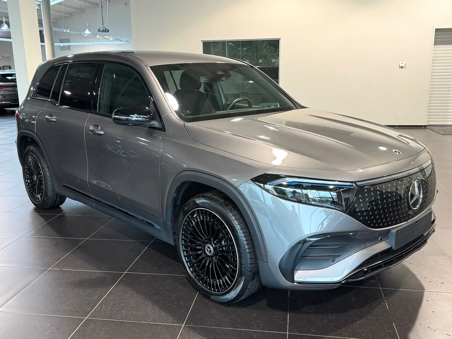 Mercedes-Benz EQB 300 4M AMG 360 Camera, Night Pack, 20 Inch AMG, Led, M Gris - 2