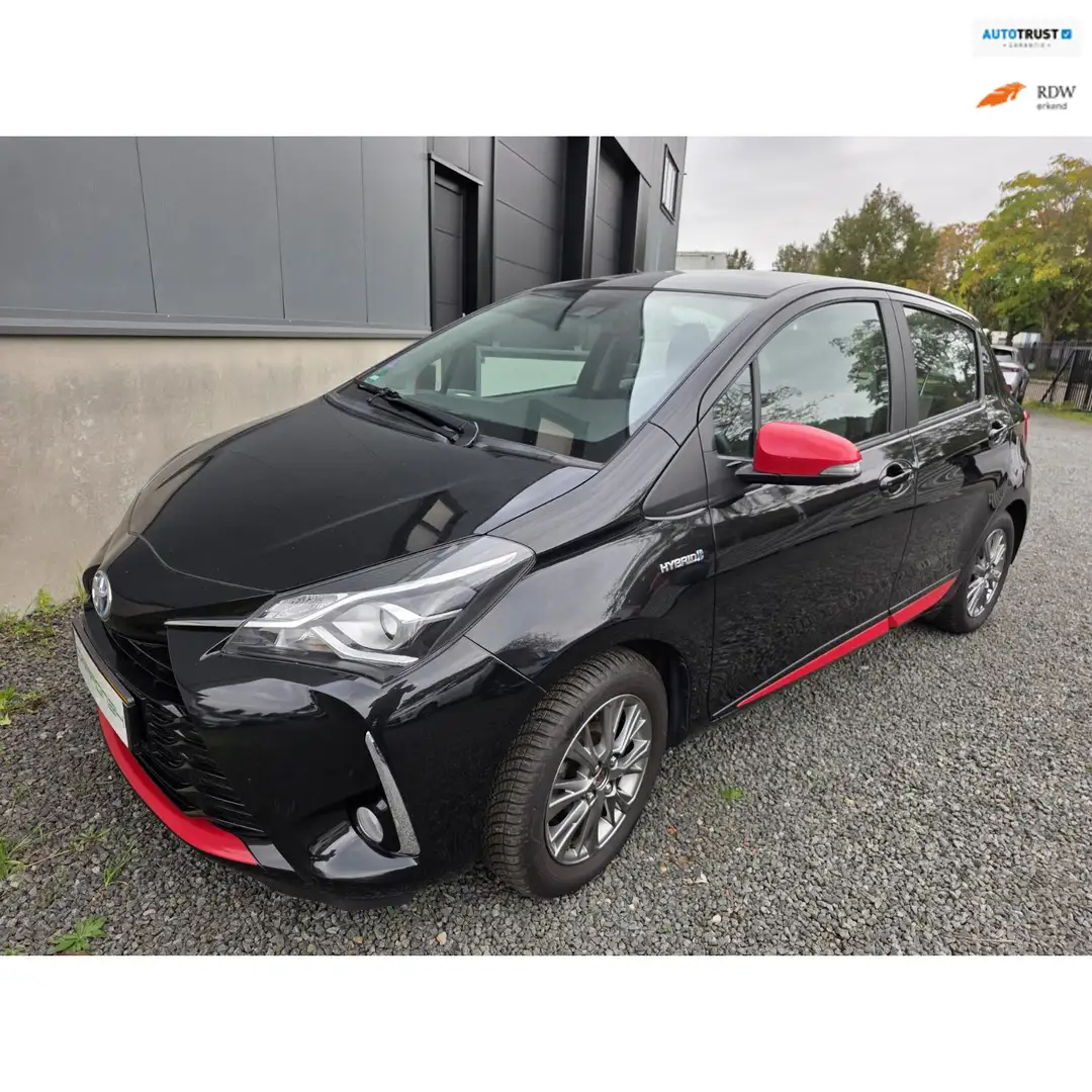 Toyota Yaris 1.5 Hybrid Executive Noir - 1