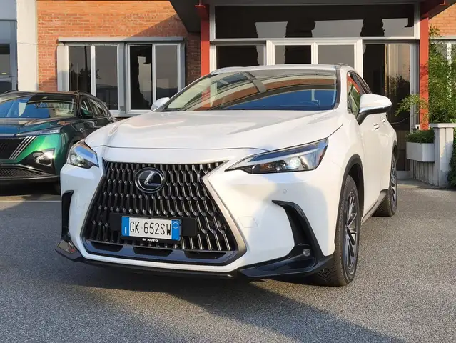 Lexus NX 200t NX II 2022 350h 2.5 Premium 4wd 244cv e-cvt