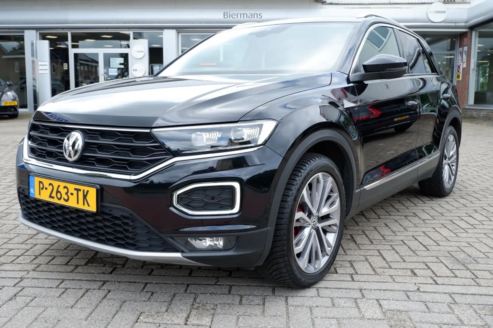 Volkswagen T-Roc 2.0 TSI 4Motion Sp. Autom. Rijklaarprijs 12MND BOV Zwart - 2