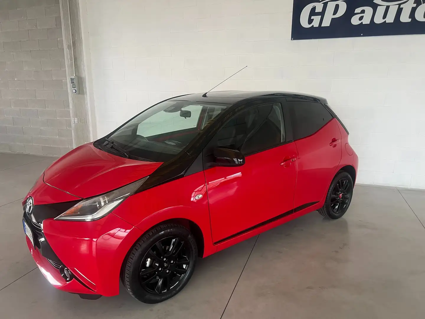 Toyota Aygo Aygo II 2014 5p 1.0 x-play automatico km 43.927 Rouge - 2