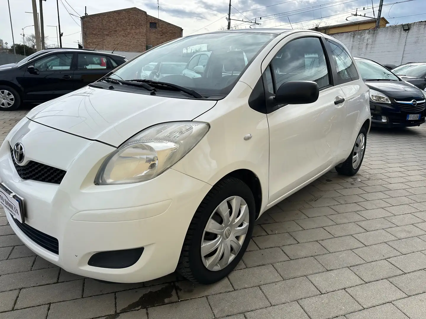 Toyota Yaris Yaris 3p 1.0 Weiß - 2