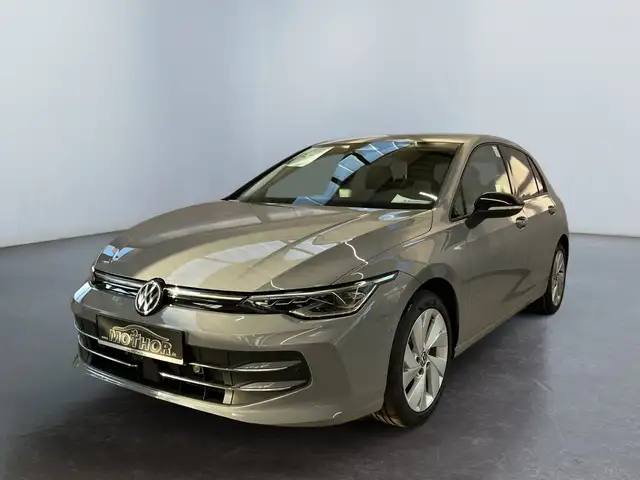 Volkswagen Golf view 2