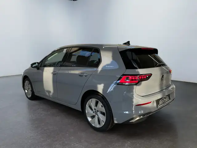 Volkswagen Golf view 4