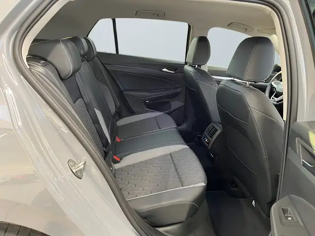 Volkswagen Golf view 11