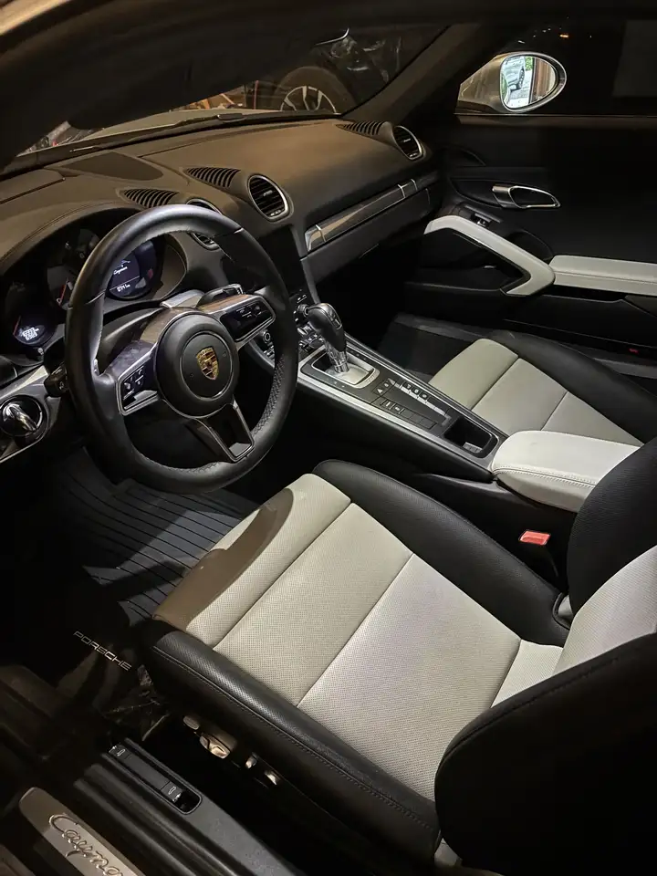 Porsche 718 Cayman снимка Porsche 718 Cayman