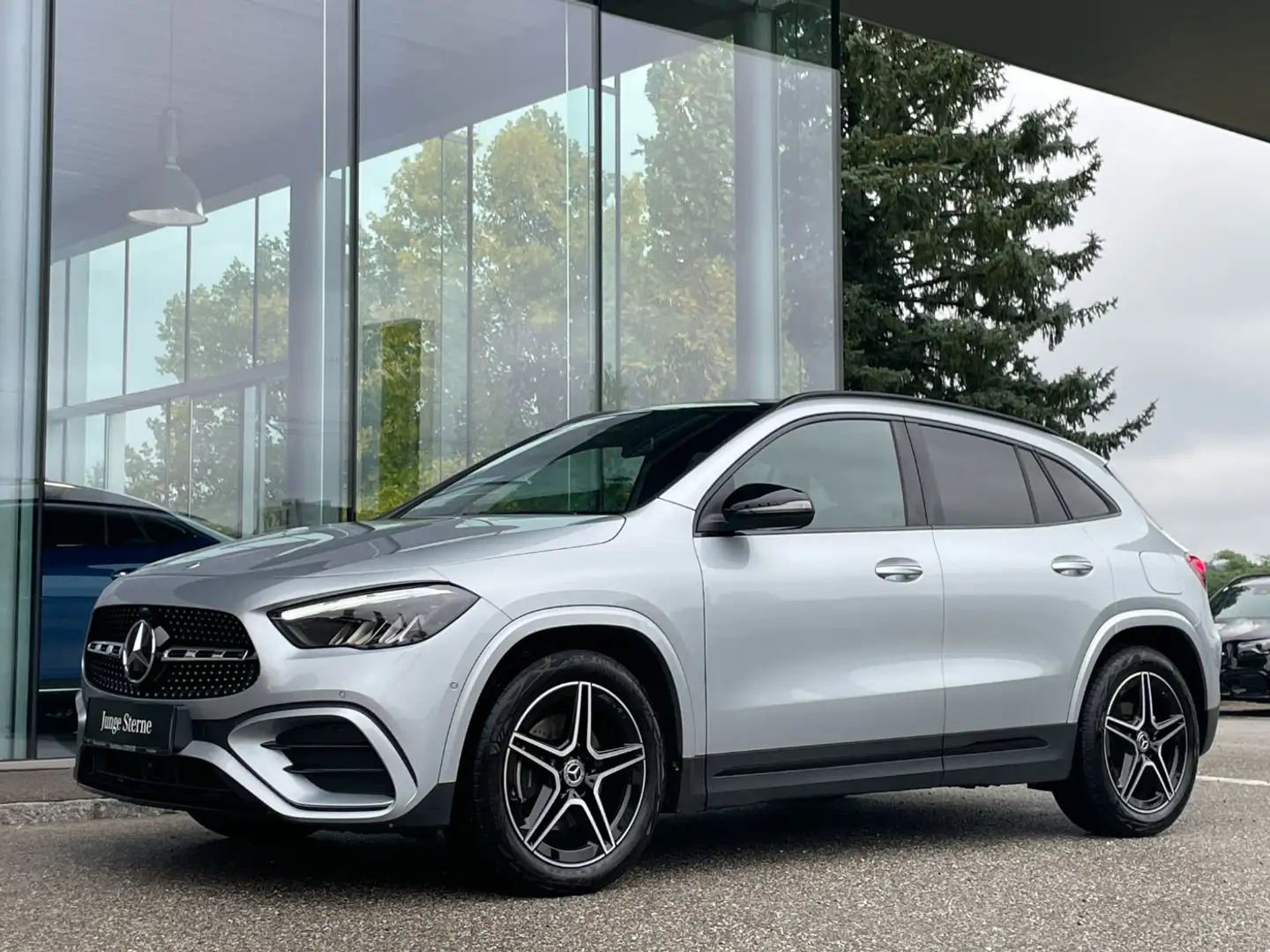 Mercedes-Benz GLA 200 d 4MATIC Österreich-Edition AMG Line Silber - 2