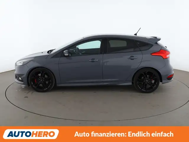 Ford Focus view 3