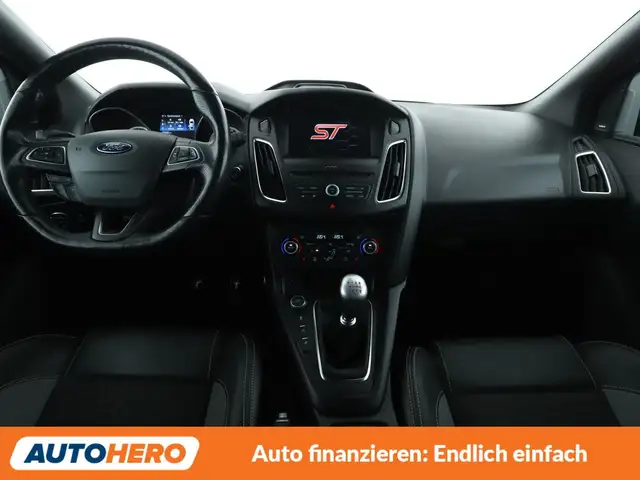 Ford Focus view 12