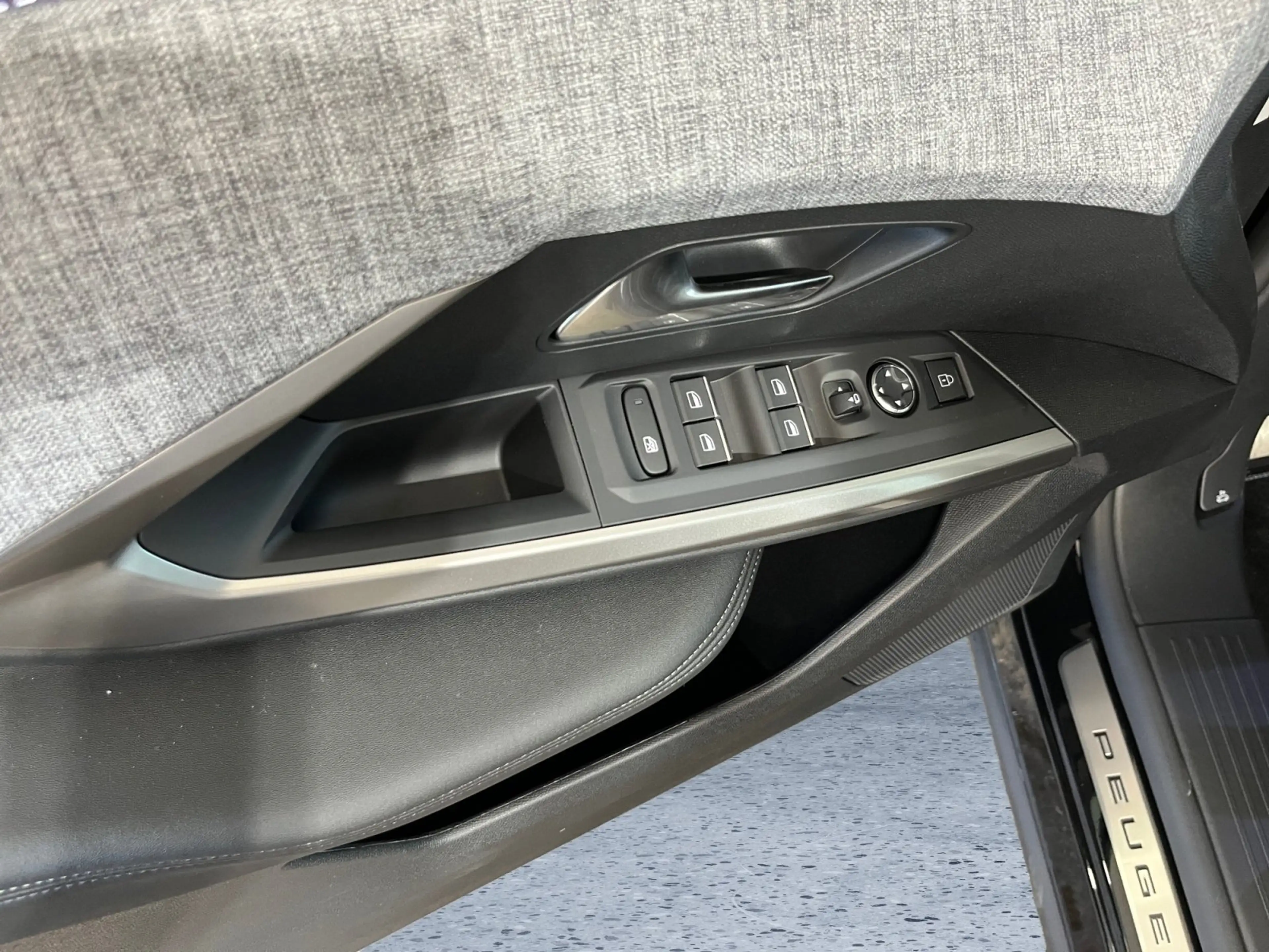 Peugeot 5008 1.2 145 GT Exclusive ACC Alcantara LED Navi — photo 12