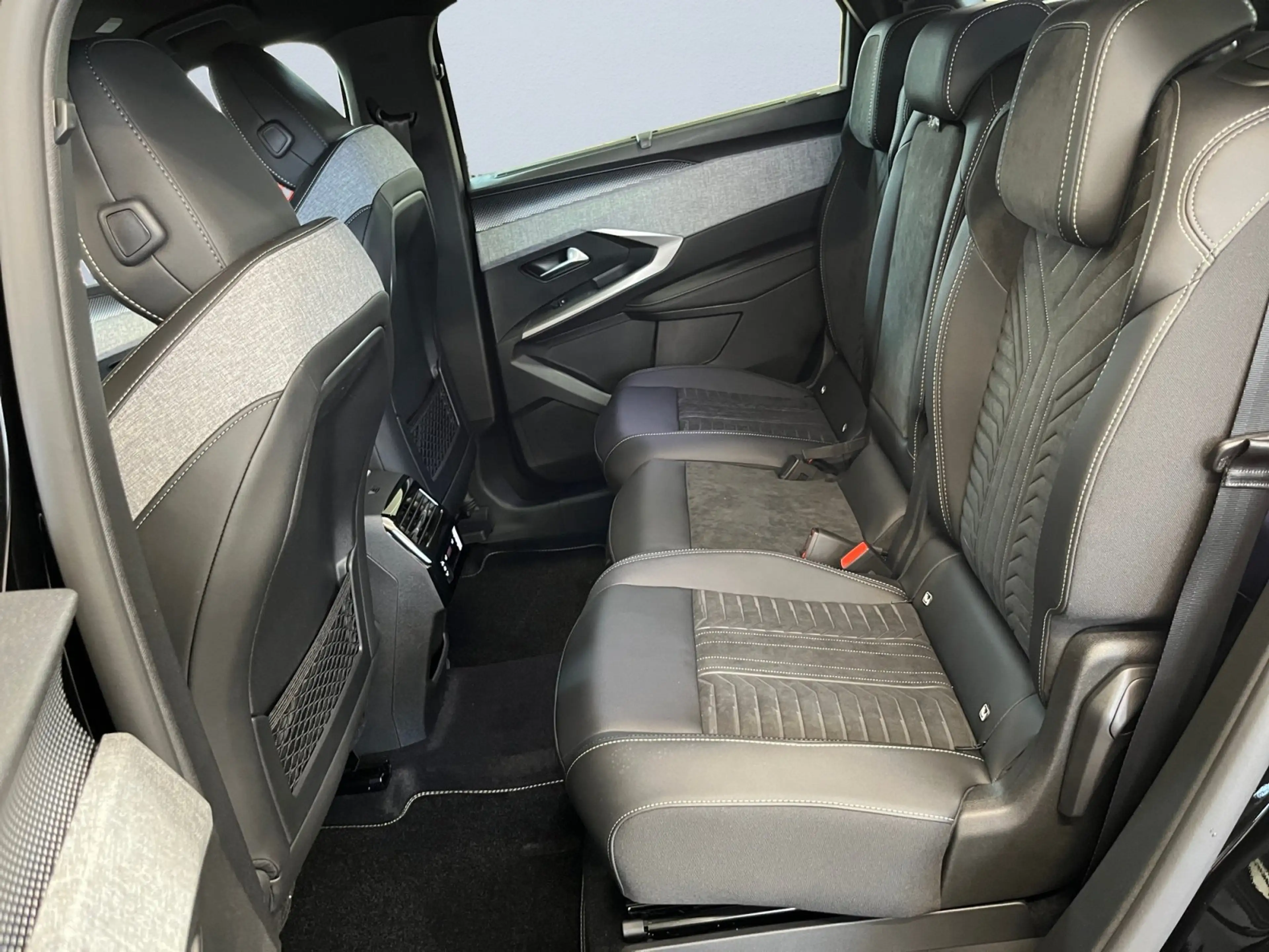 Peugeot 5008 1.2 145 GT Exclusive ACC Alcantara LED Navi — photo 7