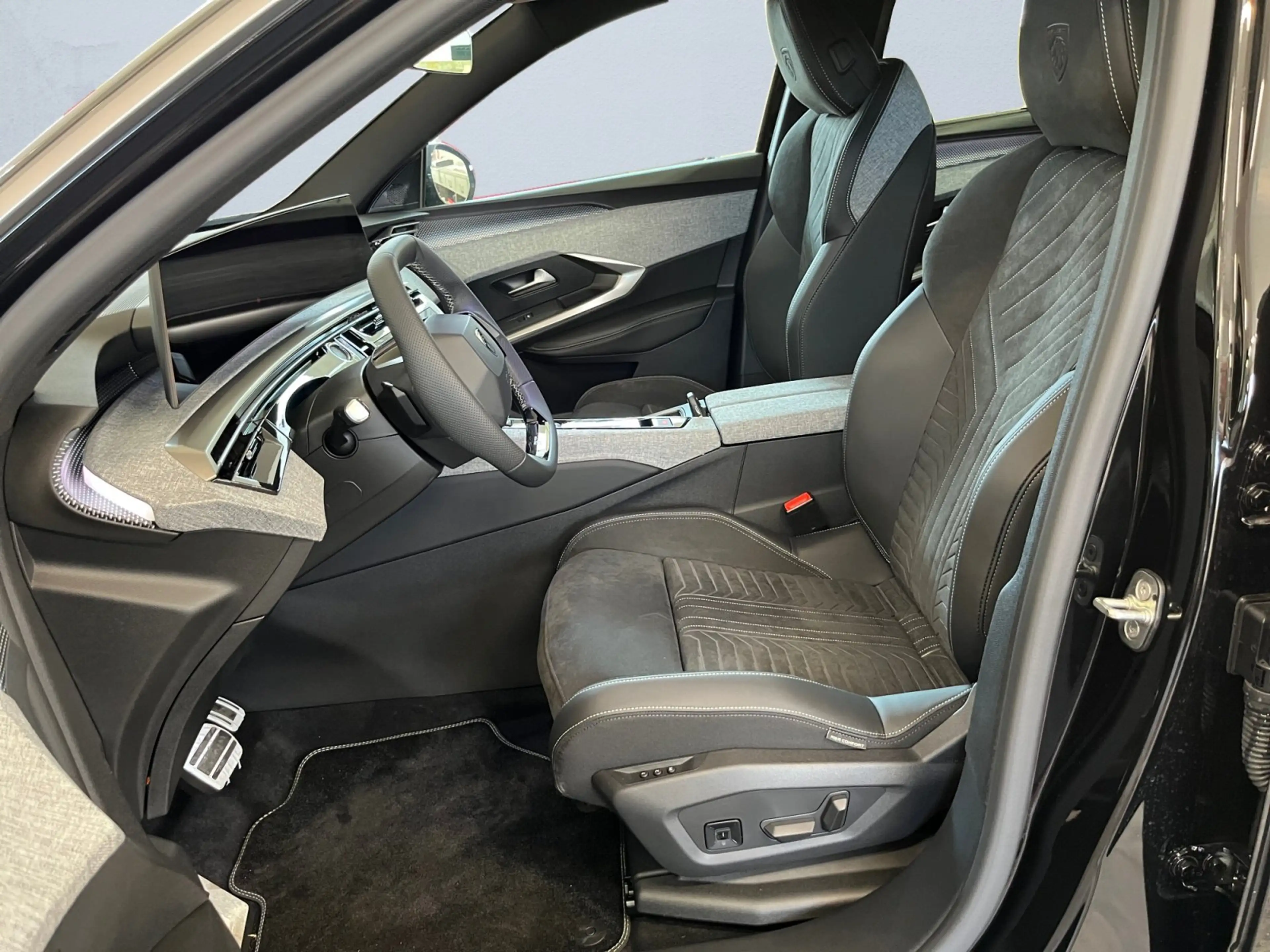 Peugeot 5008 1.2 145 GT Exclusive ACC Alcantara LED Navi — photo 6