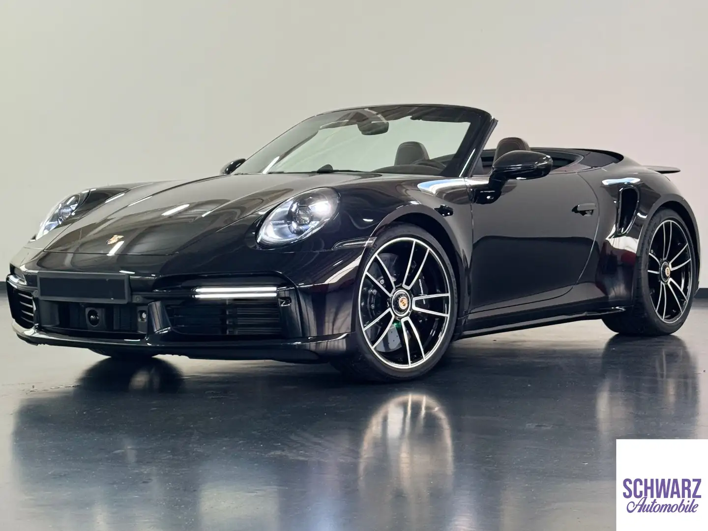 Porsche 992 911 Turbo S Cabrio PDK Turbo S Schwarz - 1
