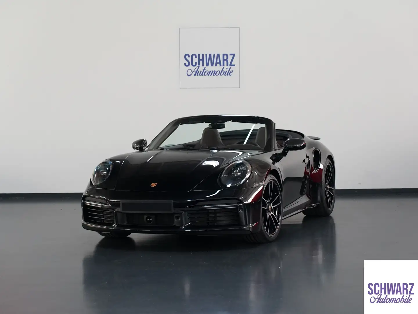 Porsche 992 911 Turbo S Cabrio Schwarz - 1