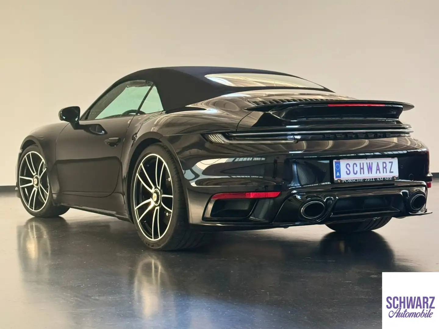 Porsche 992 911 Turbo S Cabrio PDK Turbo S Schwarz - 2
