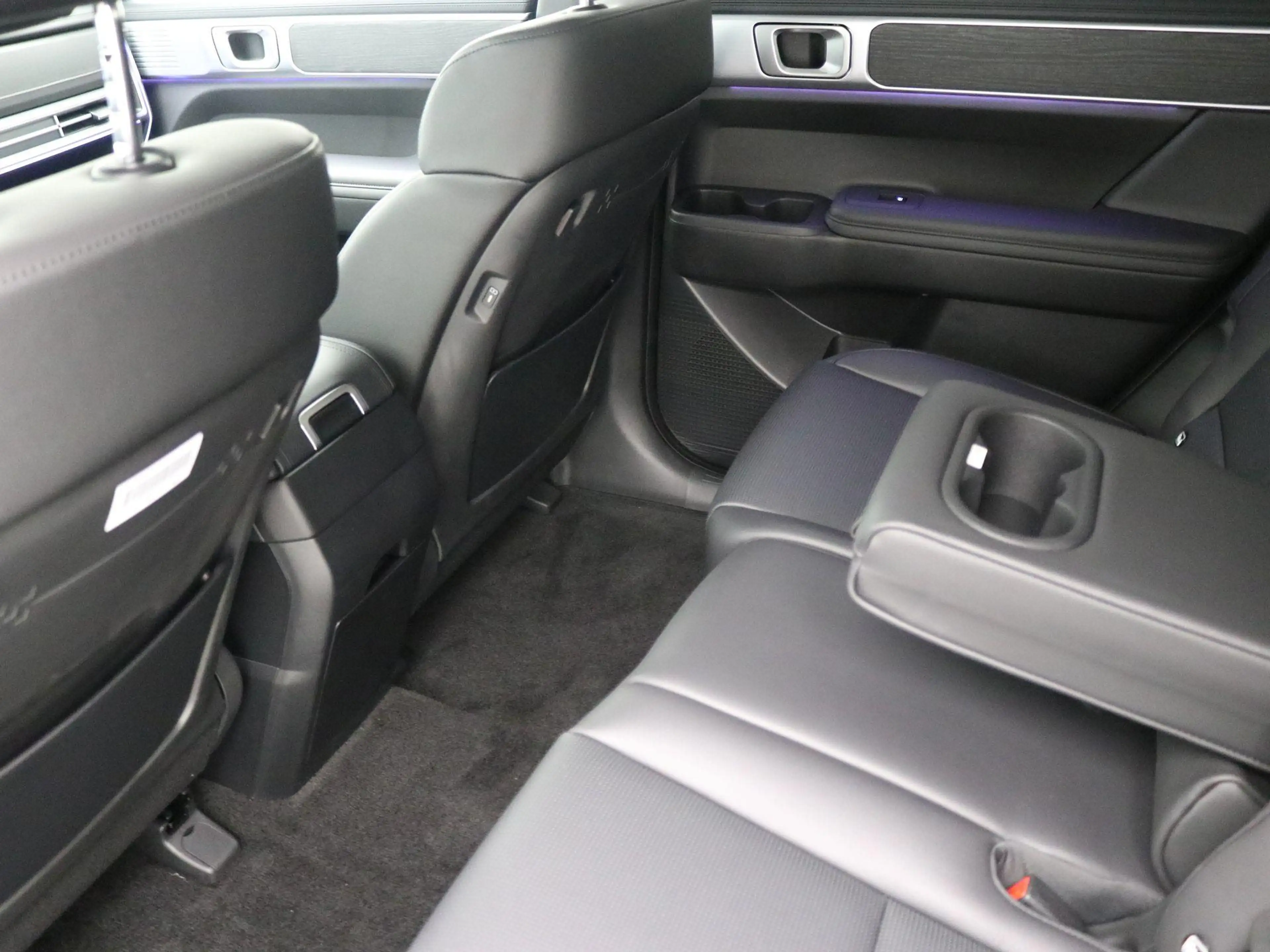 Hyundai SANTA FE 1.6 T-GDI PHEV Comfort Smart 4WD 7p / 7 persoons / — photo 27
