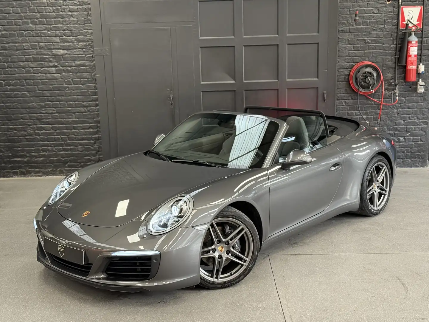 Porsche 991 911 Carrera Cabriolet PDK #26000km!! #sportuitlaat Grijs - 1
