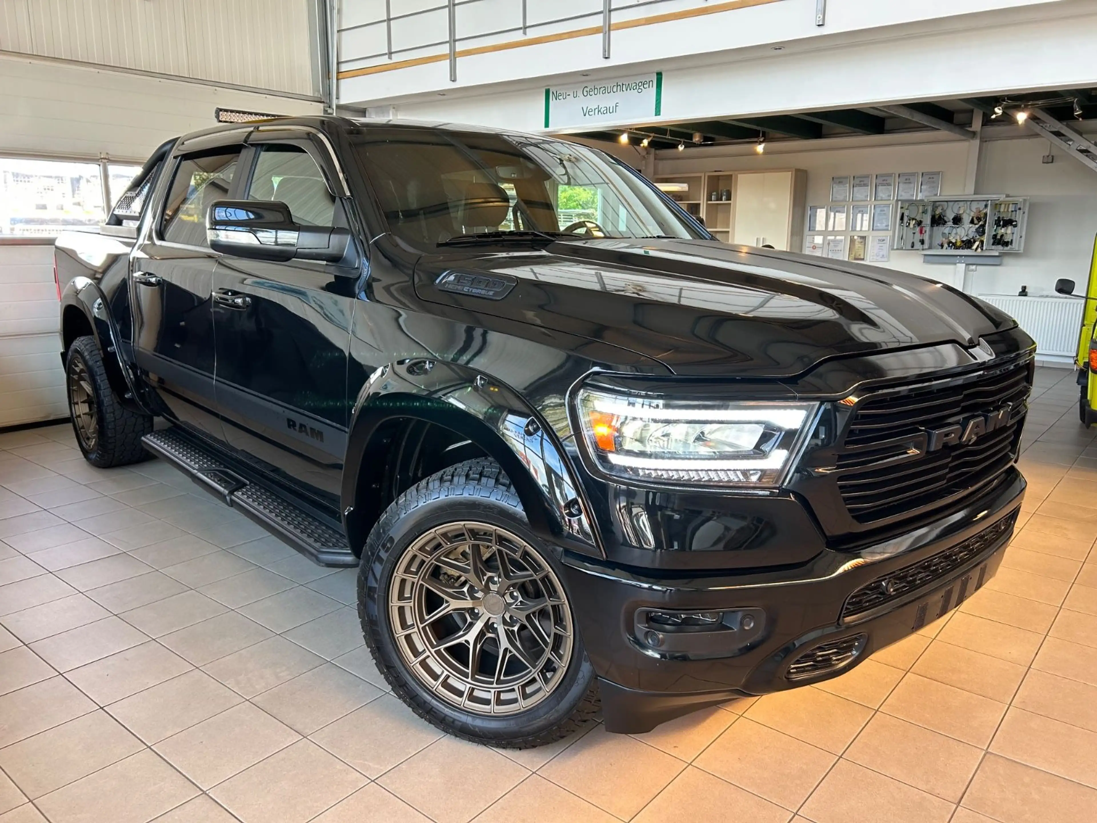 Dodge RAM 5.7 V8 1500 HEMI E TORQUE BIGHORN/AHK/4x4/