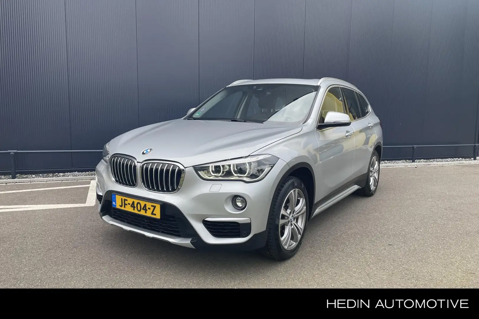 BMW X1 xDrive20i xLine Grijs - 1