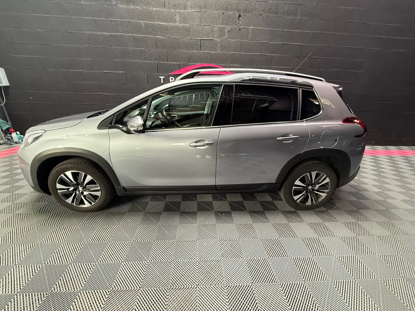 Peugeot 2008 Allure Gris - 2