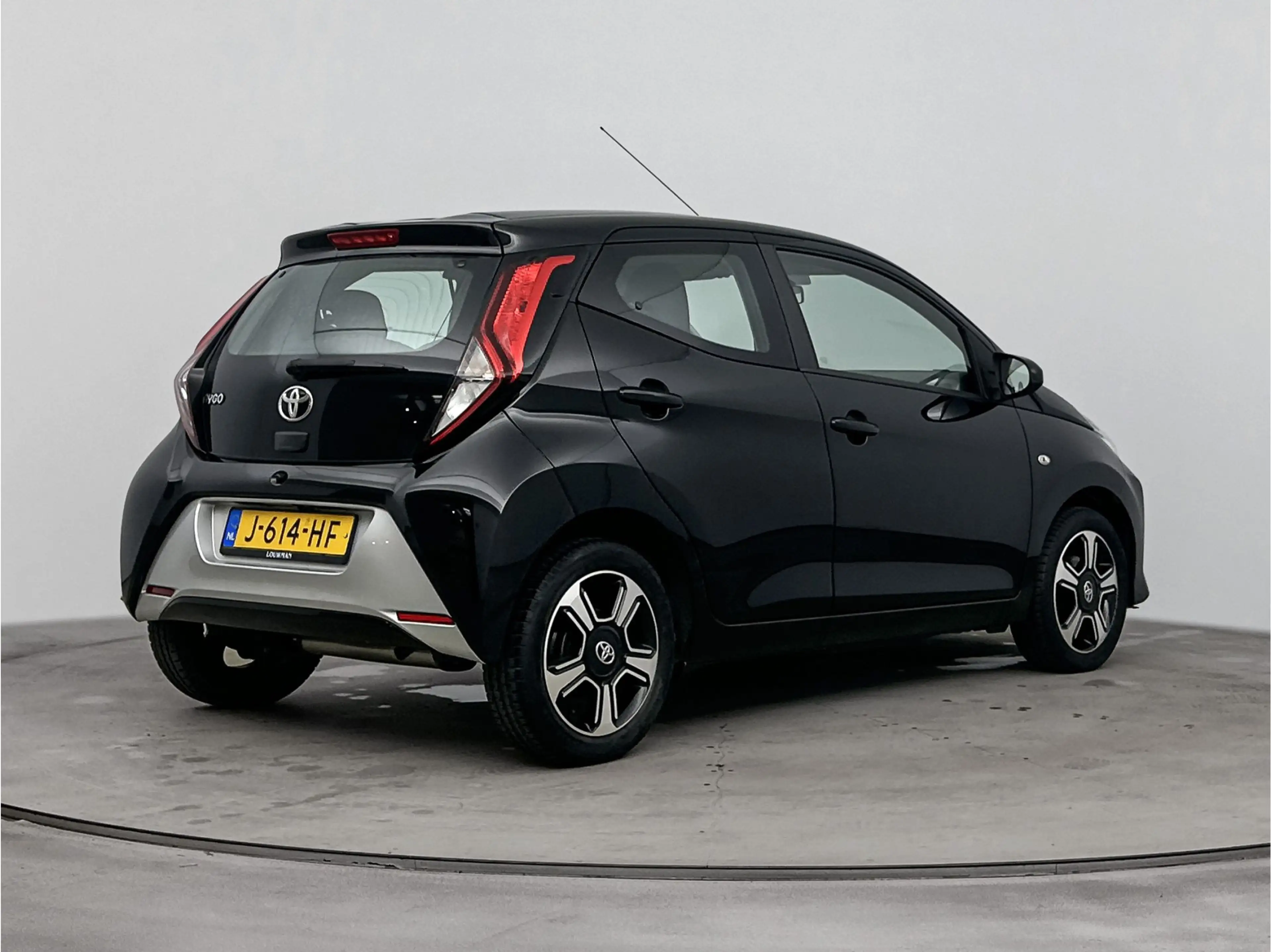 Toyota Aygo 1.0 VVT-i x-play | Apple Carplay-Android Auto | Pa — photo 2