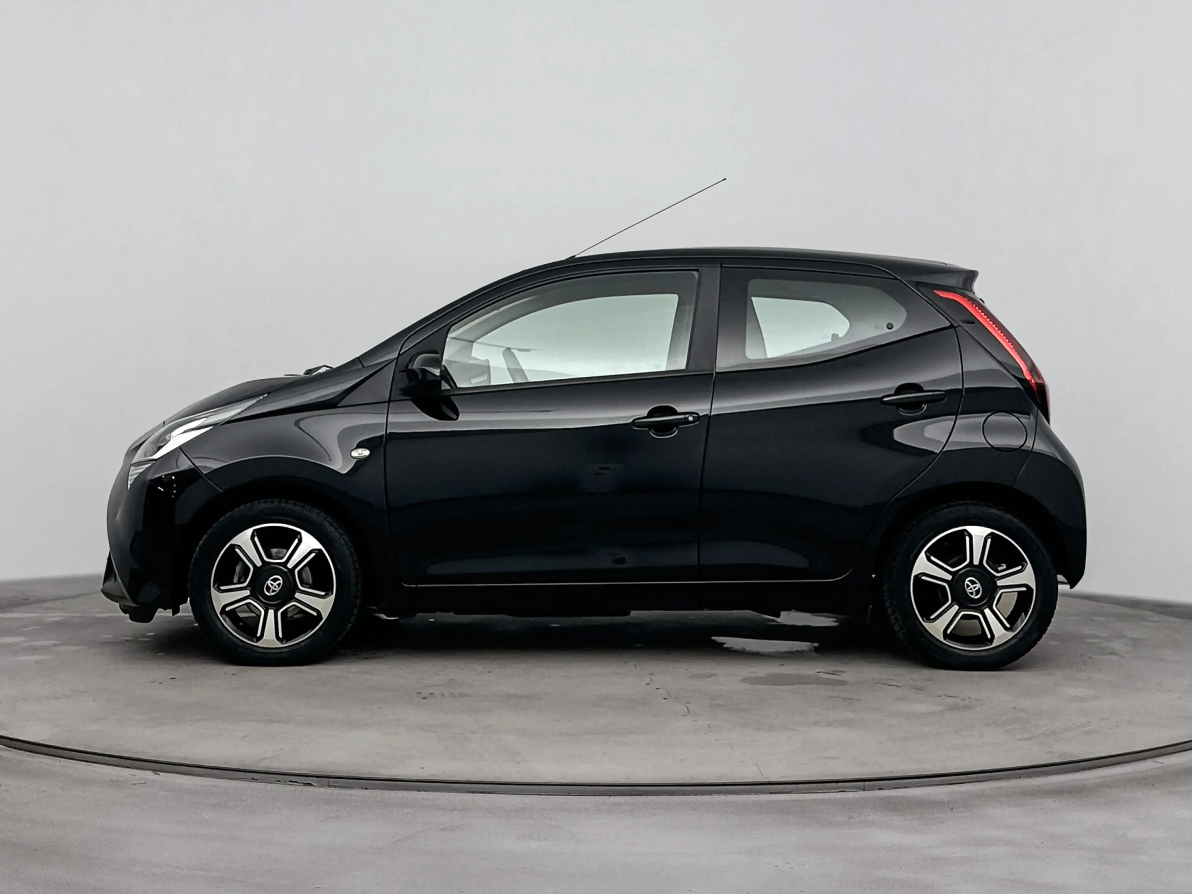 Toyota Aygo 1.0 VVT-i x-play | Apple Carplay-Android Auto | Pa — photo 3