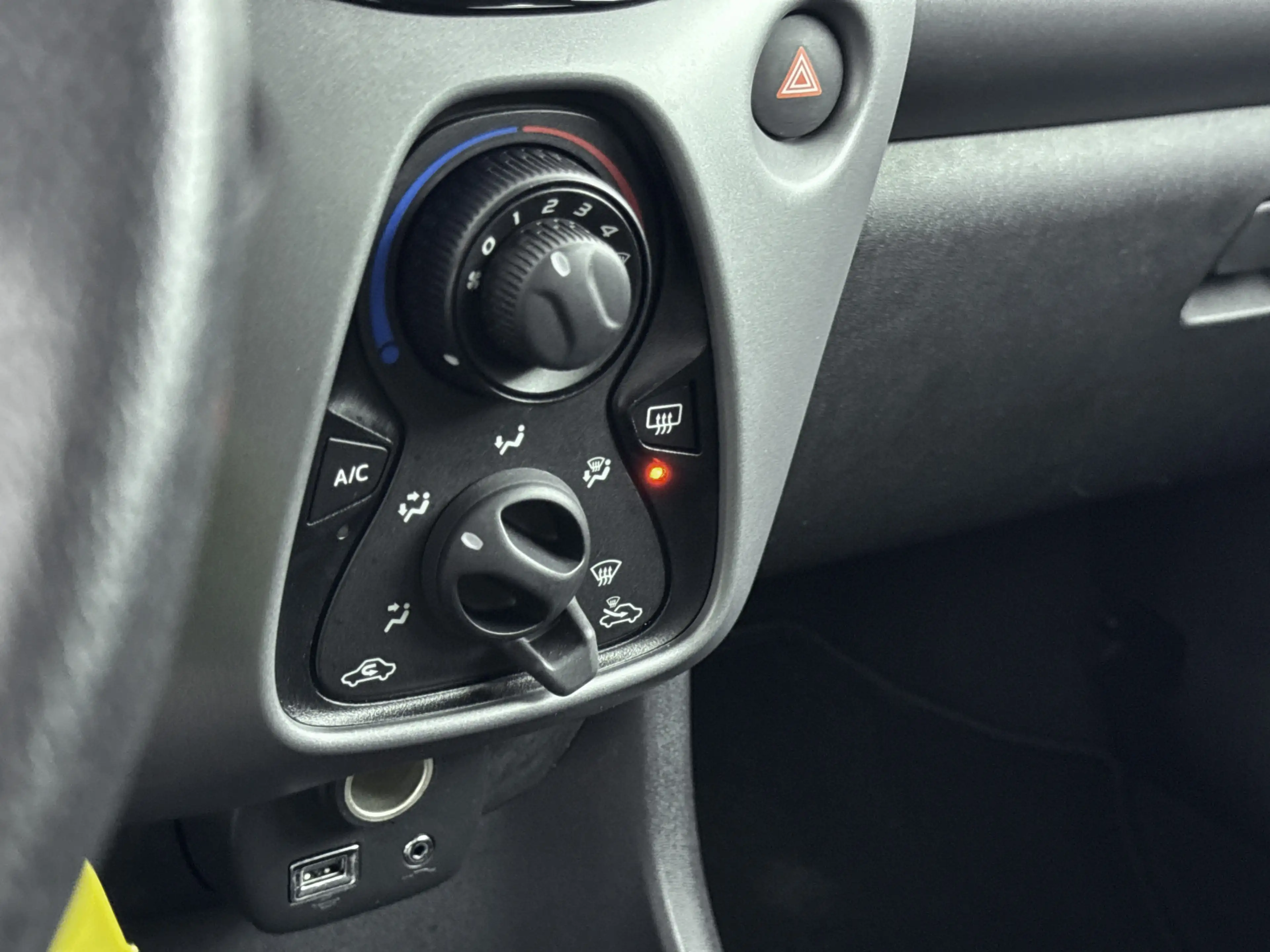 Toyota Aygo 1.0 VVT-i x-play | Apple Carplay-Android Auto | Pa — photo 8
