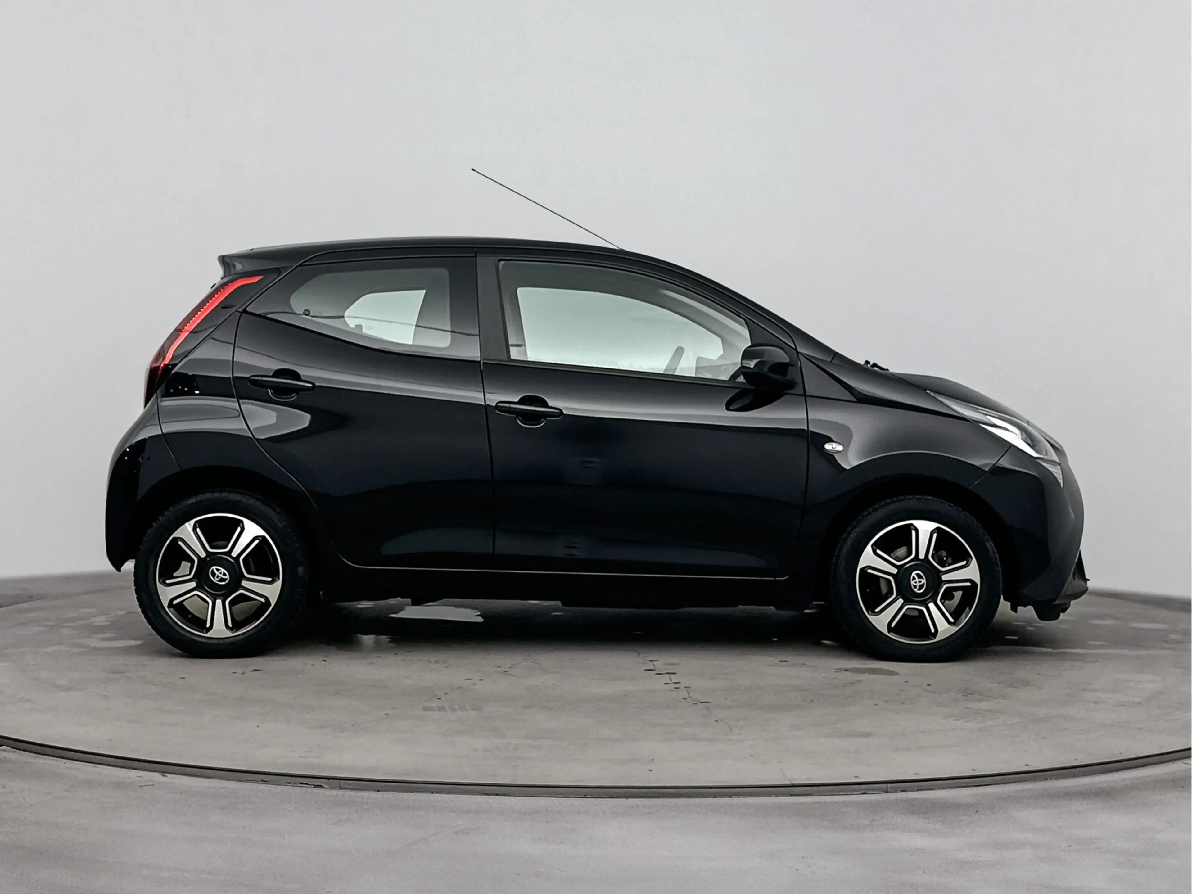 Toyota Aygo 1.0 VVT-i x-play | Apple Carplay-Android Auto | Pa — photo 10