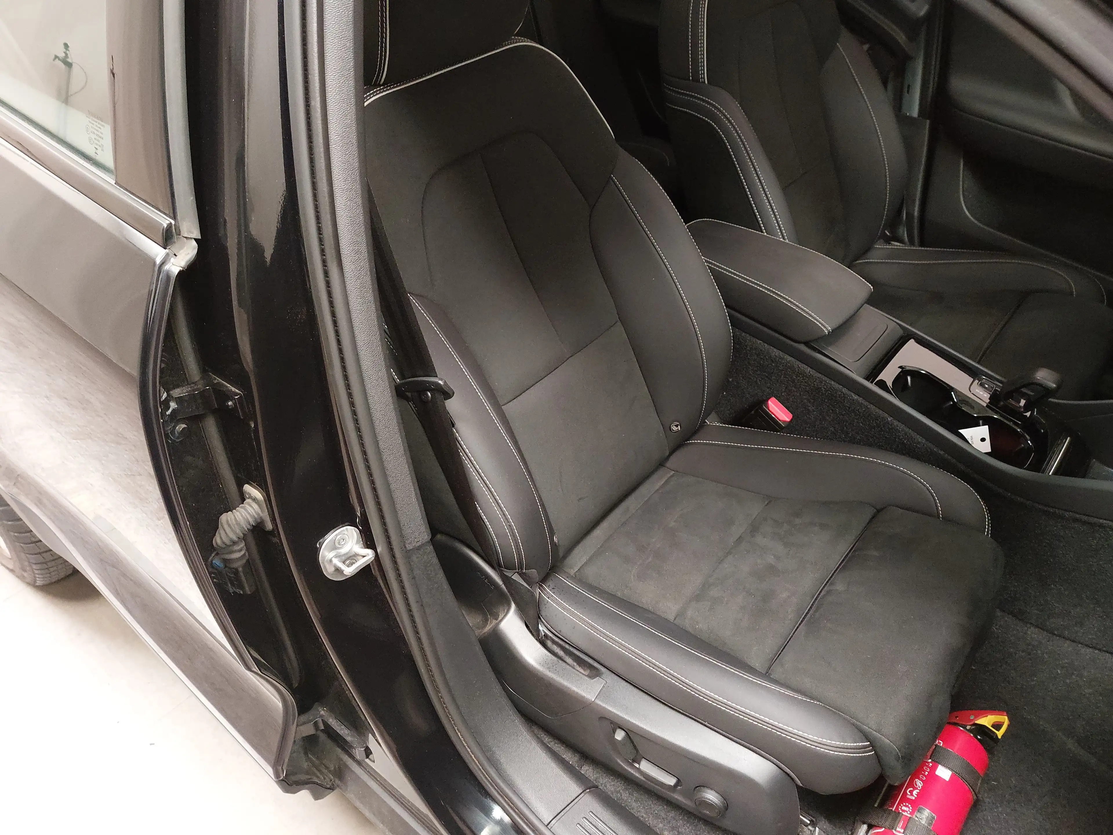Volvo C40 C40 NAVI KLIMAAUT LED MFL SHZ HUD AHK DAB HIFI Pano — photo 10