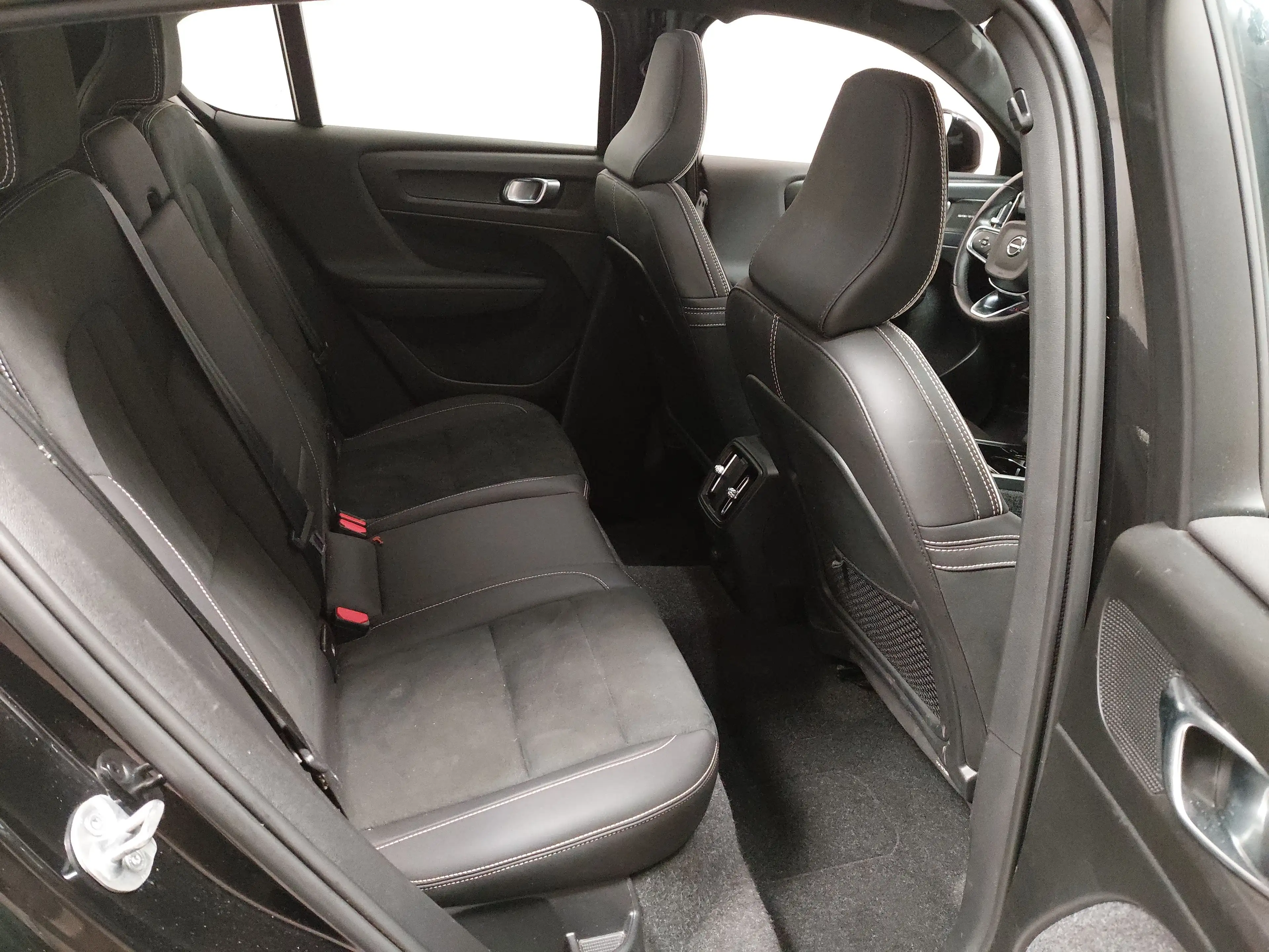 Volvo C40 C40 NAVI KLIMAAUT LED MFL SHZ HUD AHK DAB HIFI Pano — photo 12