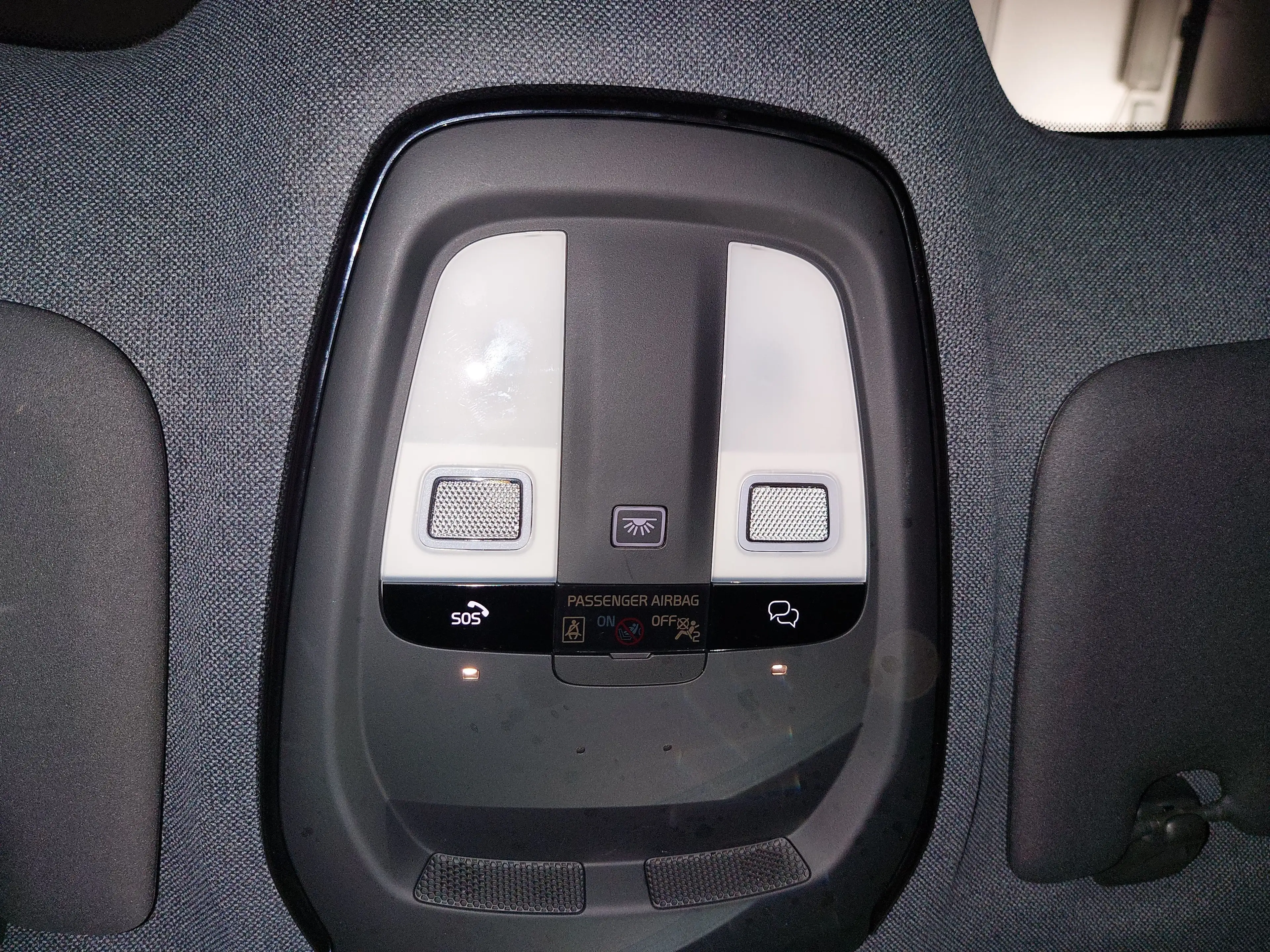Volvo C40 C40 NAVI KLIMAAUT LED MFL SHZ HUD AHK DAB HIFI Pano — photo 13