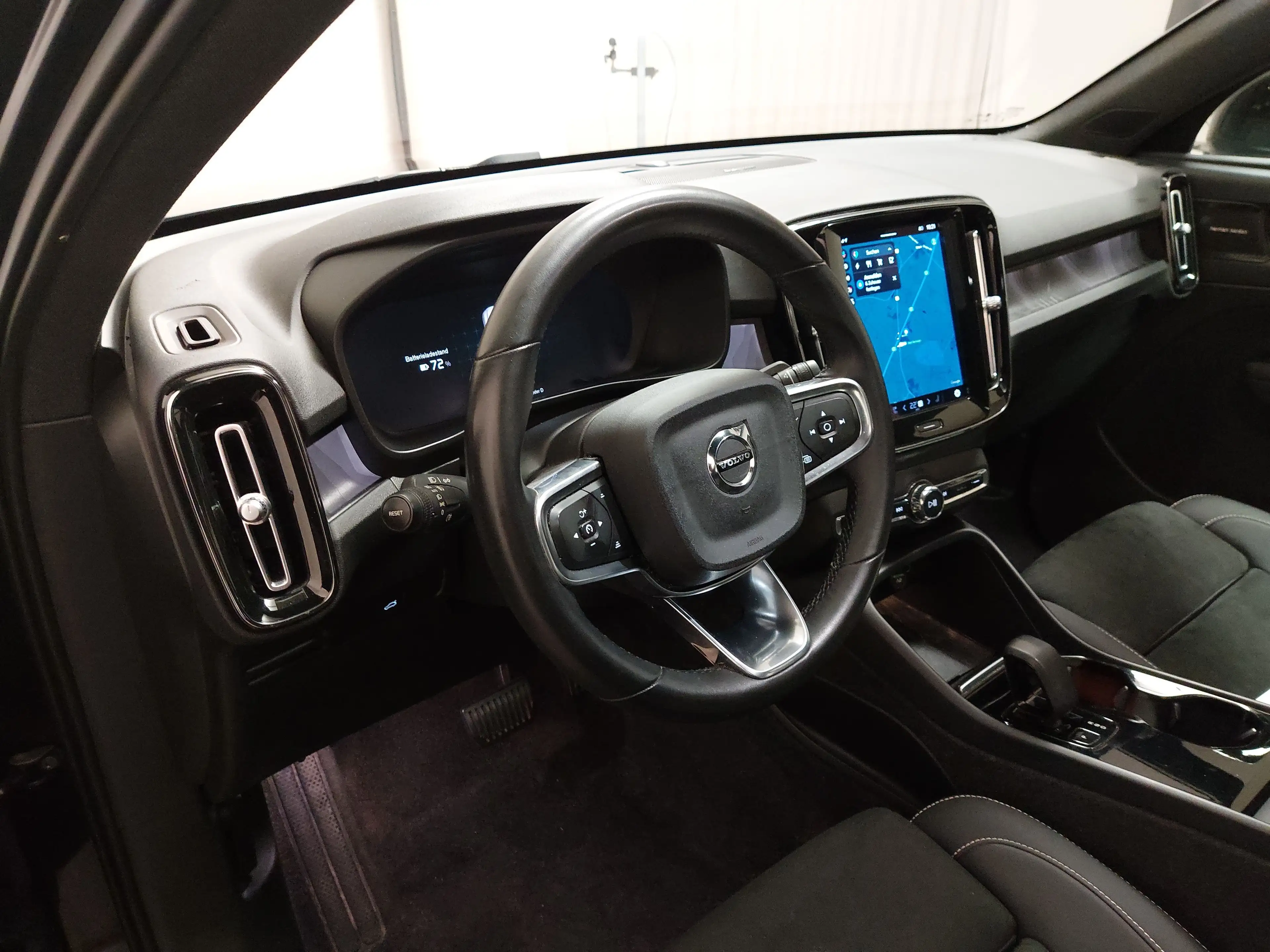 Volvo C40 C40 NAVI KLIMAAUT LED MFL SHZ HUD AHK DAB HIFI Pano — photo 6